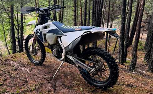 Husqvarna FE 250 stulen i Väppeby sydost om Enköping