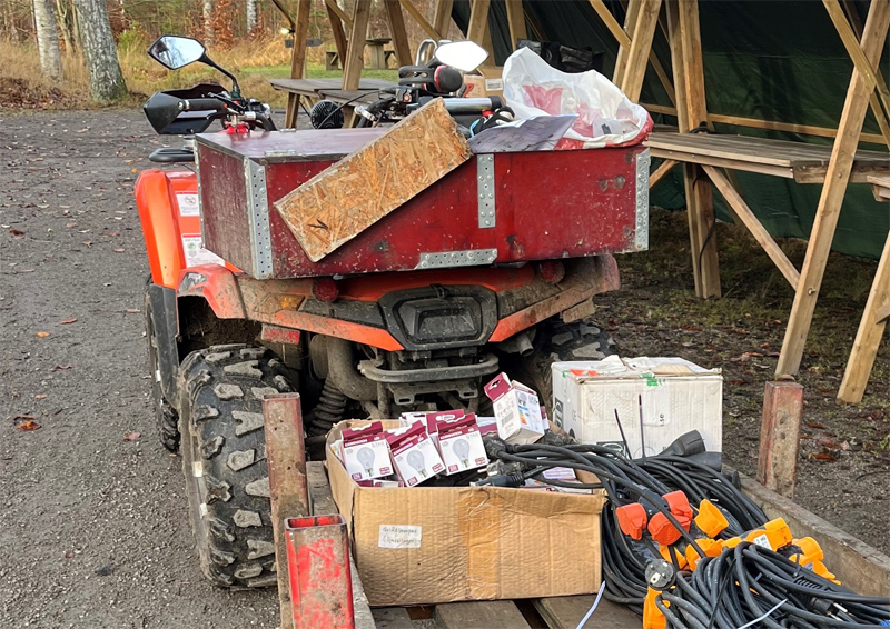 Orange CF Moto CForce 450 S stulen på Hunneberg öster om Vargön