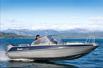 Buster Magnum II med 225 hk Yamaha stulen på trailer i Söderhamn.