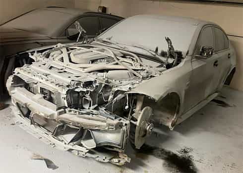 Vit BMW M3 CS slaktad i Råsunda, Solna