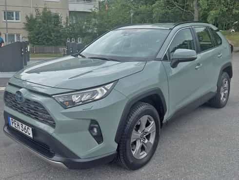 Grön Toyota RAV4 Hybrid AWD stulen i Nacka utanför Stockholm