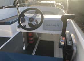 956043