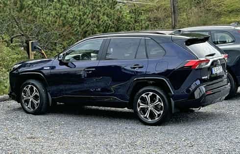Svensk mörkblå metallic Toyota RAV4 Plug In Hybrid stulen i Calpe norr om Alicante, Spanien