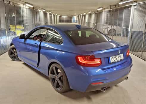 Blå metallic BMW M235i Coupé stulen i Hammarby Sjöstad, Stockholm