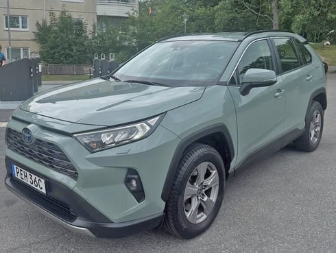Grön Toyota RAV4 Hybrid AWD stulen i Nacka utanför Stockholm
