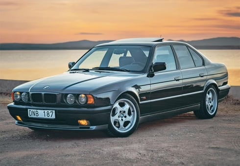Svart BMW M5 E34 stulen i Upplands Väsby norr om Stockholm